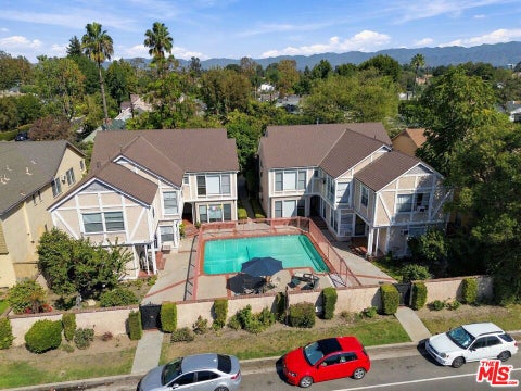 Photo of 11747 Moorpark Street, Studio City, CA 91604 (MLS # 26998659)