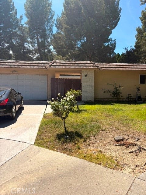Photo of 26401 Oak Crossing Road, Newhall, CA 91321 (MLS # SR26188132)