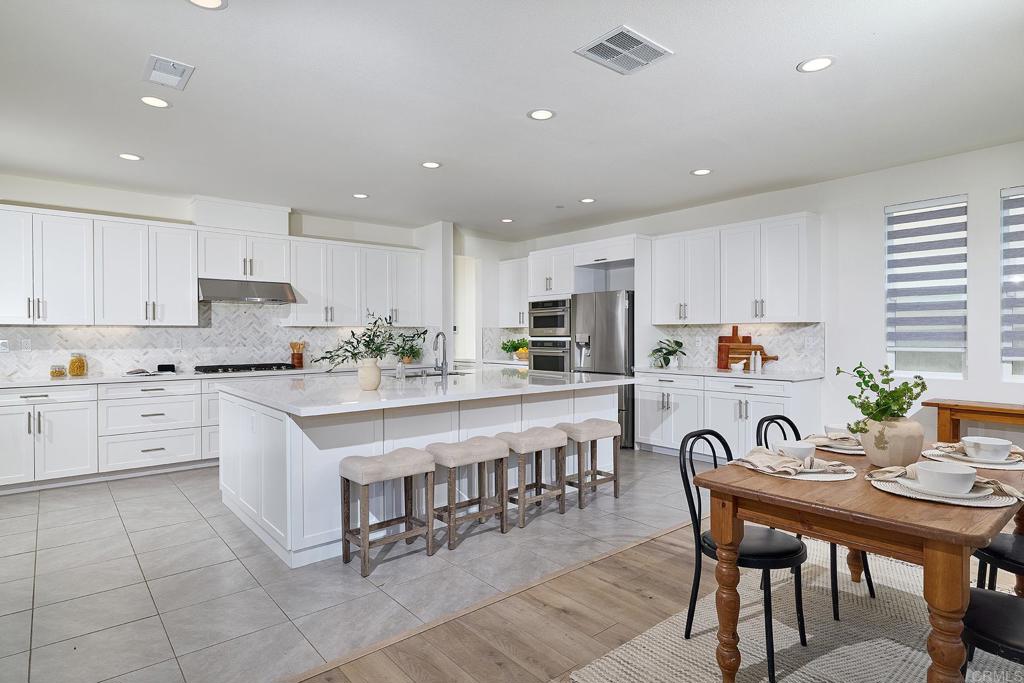 2415 Calle Grandon
