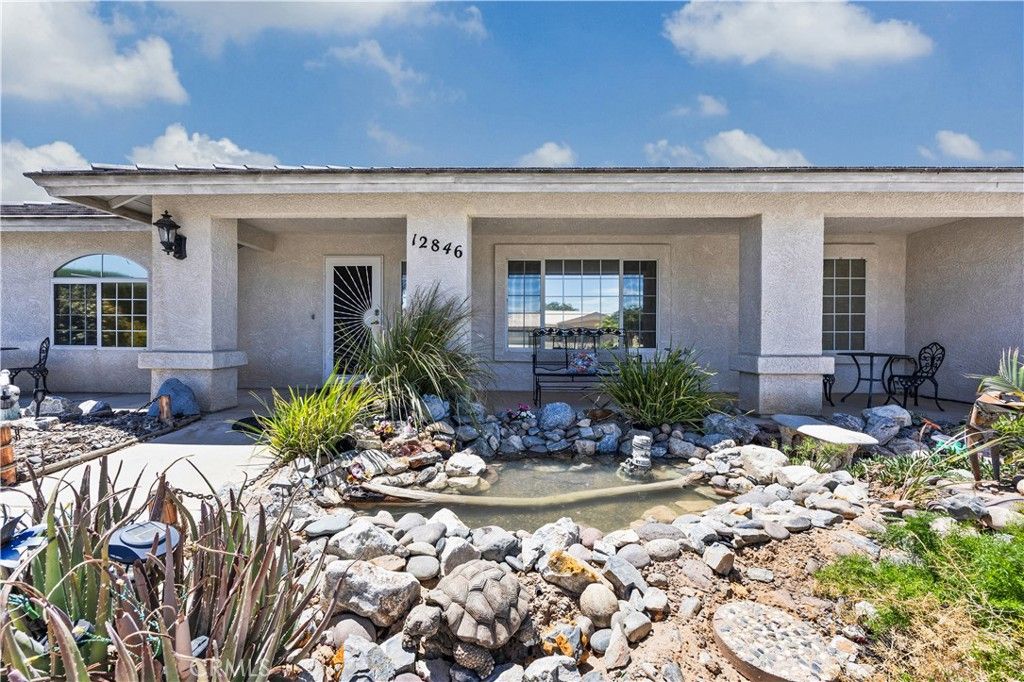 Photo of 12846 Quail Vista Rd, Apple Valley, CA 92308 (MLS # DW25244231)