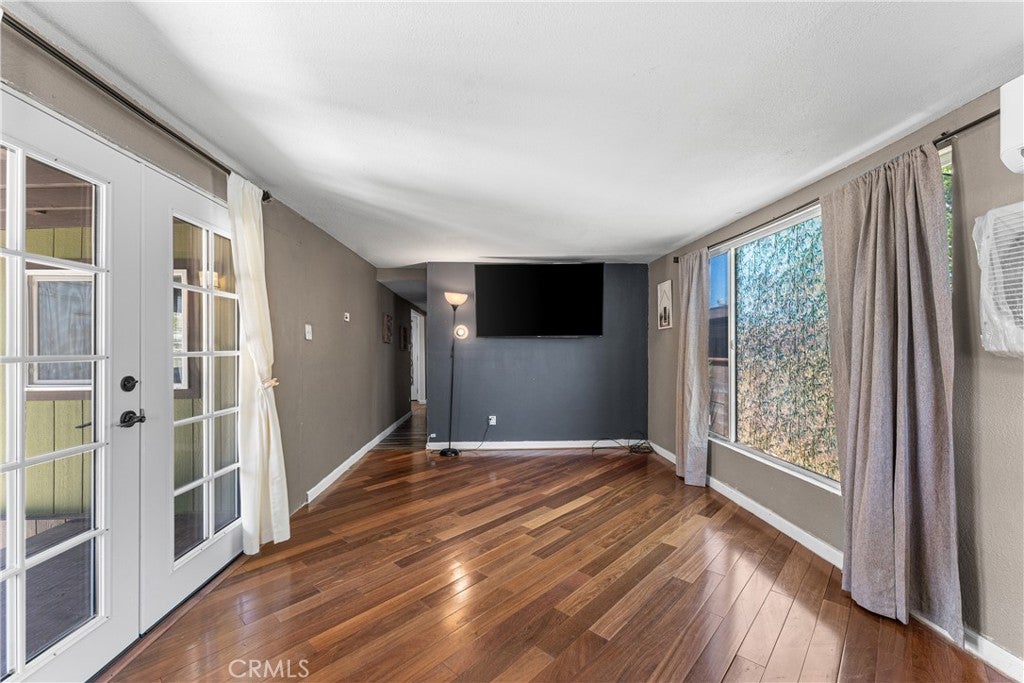 723 W Avenue I