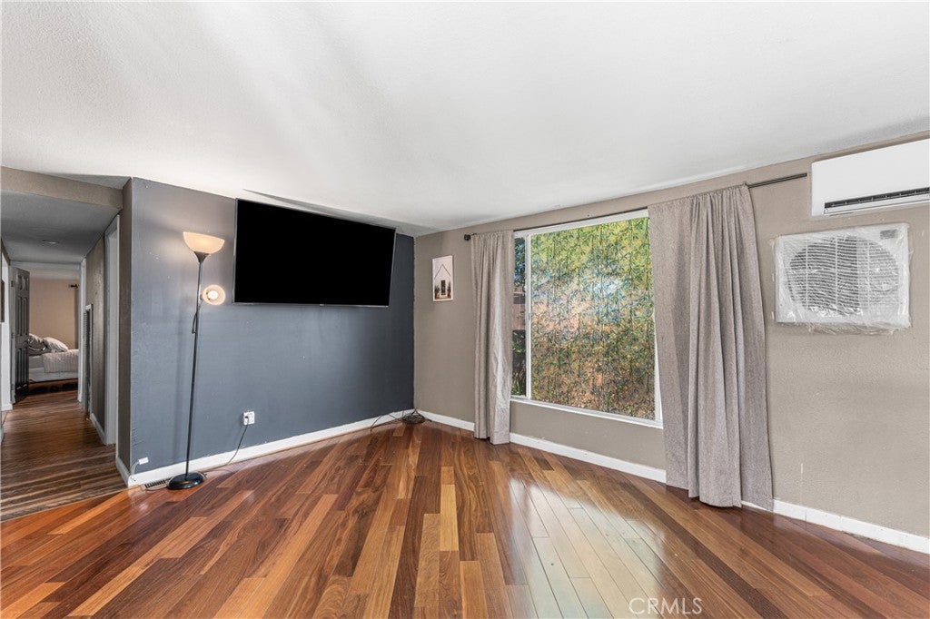 723 W Avenue I