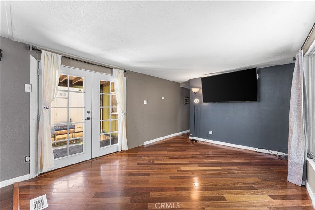 723 W Avenue I
