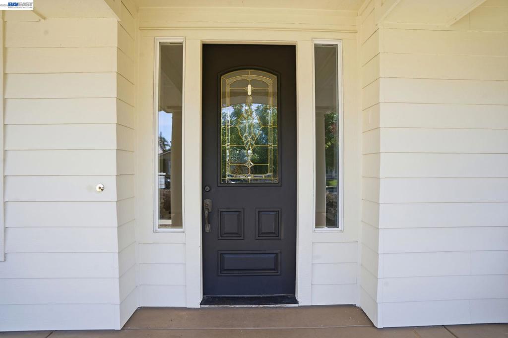 705 Iris Ct