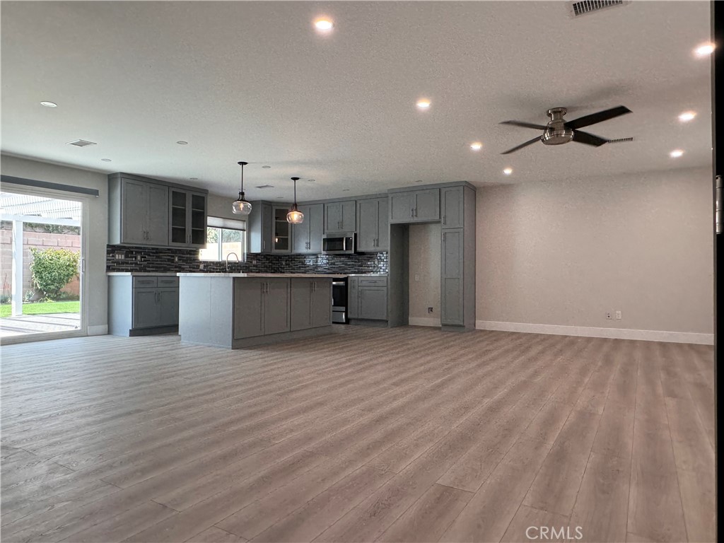 873 S Chantilly