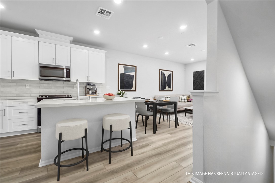 218 Lockhart Way