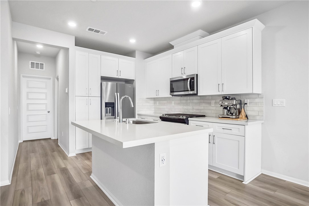 218 Lockhart Way