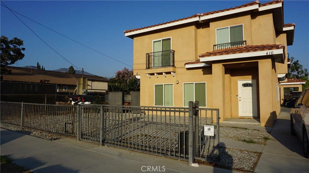 Welcome to lovely dream home in beautiful Azusa, jus minutes to restaurants, shopping centers and school, quiet and highly desirable neighborhood. This beautiful 3-bedrooms, 2.5 bathroom home offers just under 1700 square feet, good size and well maintained kitchen, and huge master suite with walk-in closet. Beautiful front and side yard are a plus.