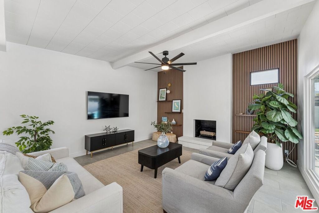 Properties 2 547 N Farrell Drive