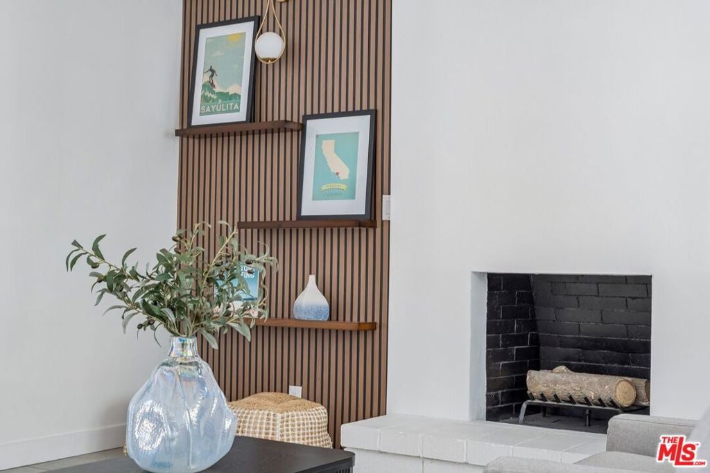 Properties 3 547 N Farrell Drive