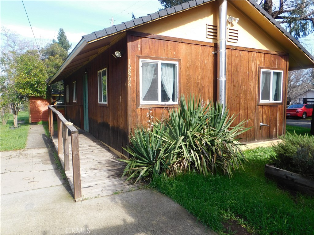 This adorable cabin is located right in the heart of Middletown. Close to dining, shopping, and "Wine Country". This versatile property gives you many options. Whether you intend to use it as a primary home, a vacation cabin, your office in the country, or just a very solid addition to your real estate portfolio this may be ideal for you. A short commute of 17 miles from Calistoga and 36 miles from Santa Rosa. This also has commercial potential