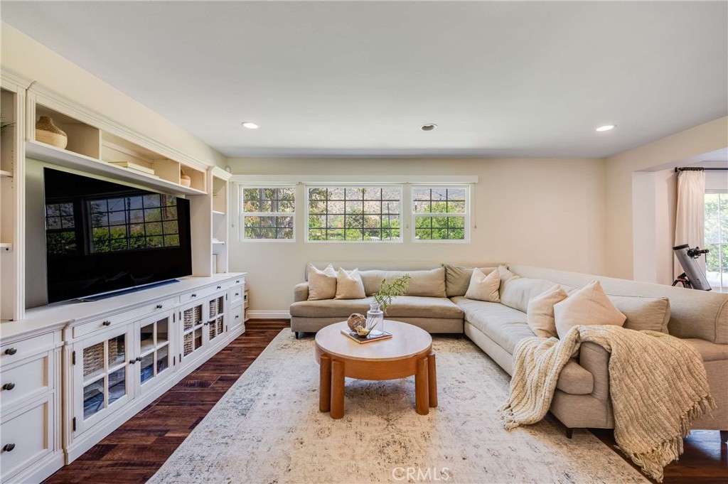 455 W Bennett Avenue