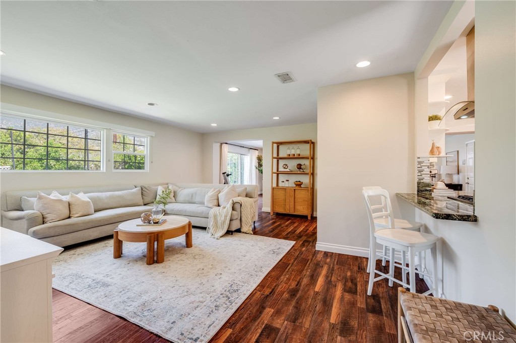 455 W Bennett Avenue