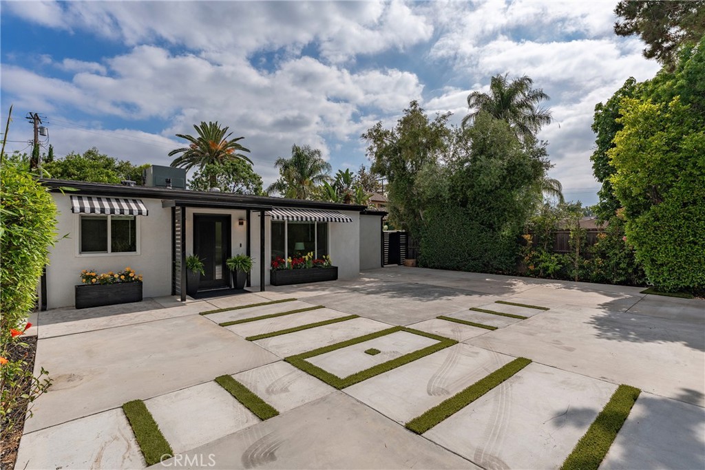22432 Burbank