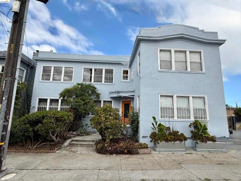 Photo of 3999 Clarke St ST, Oakland, CA 94609 (MLS # 41150244)