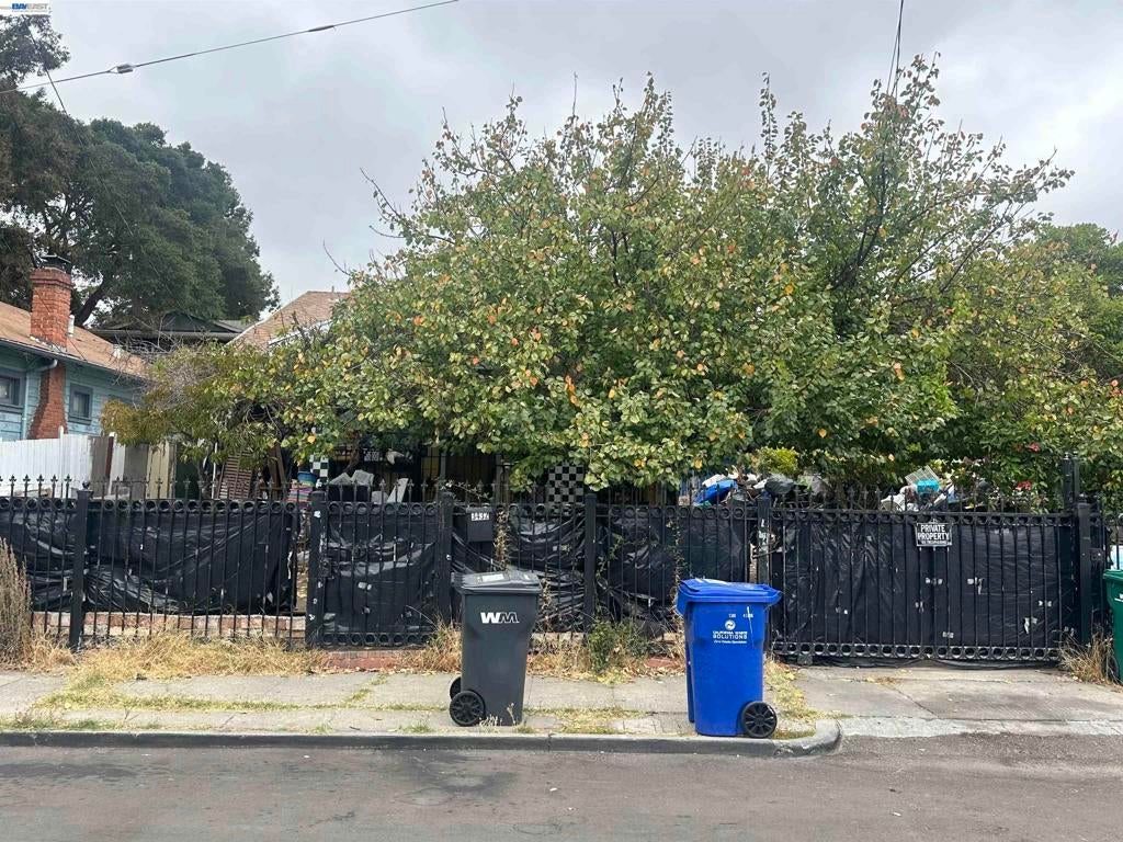 3432 Paxton Ave