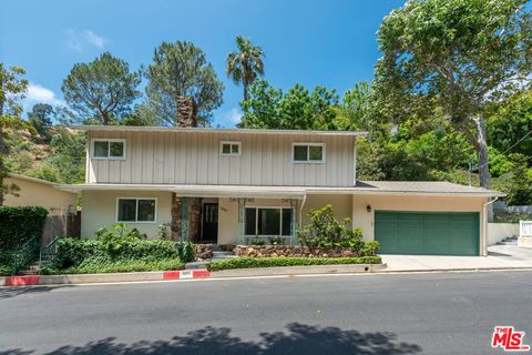 Photo of 1247 N Bundy Drive, Los Angeles, CA 90049 (MLS # 25538451)