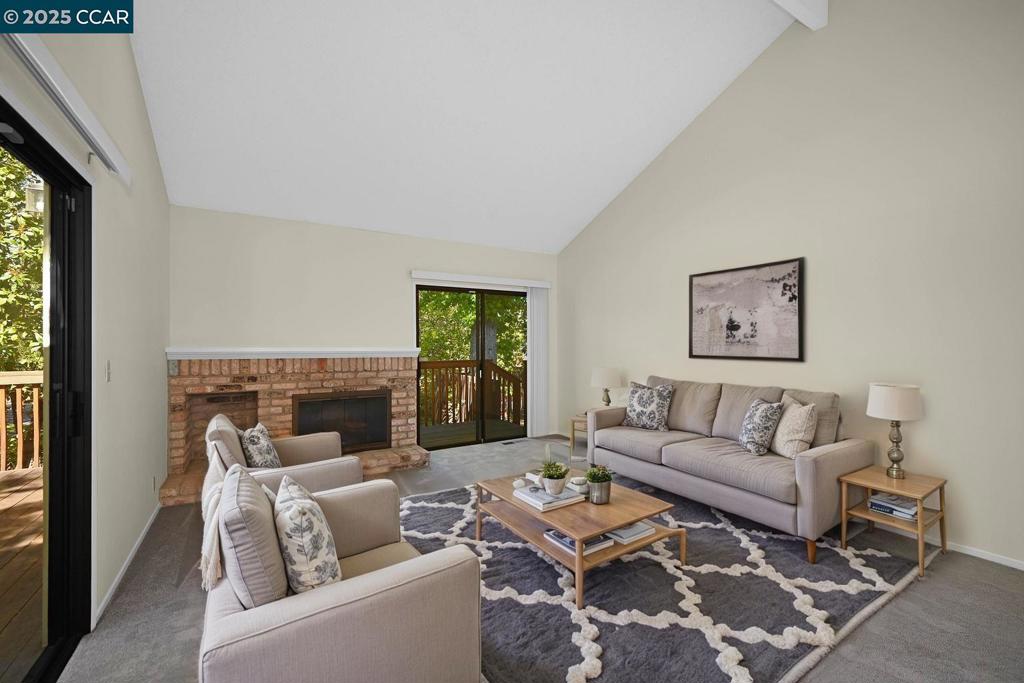 VICTORIA CROSSNG - Residential