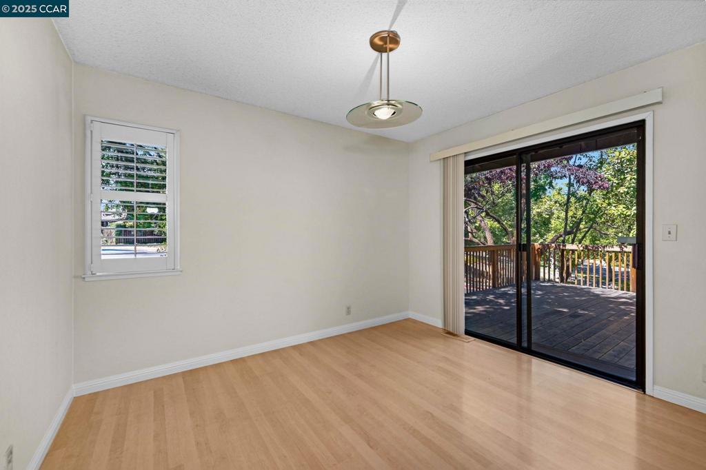 VICTORIA CROSSNG - Residential