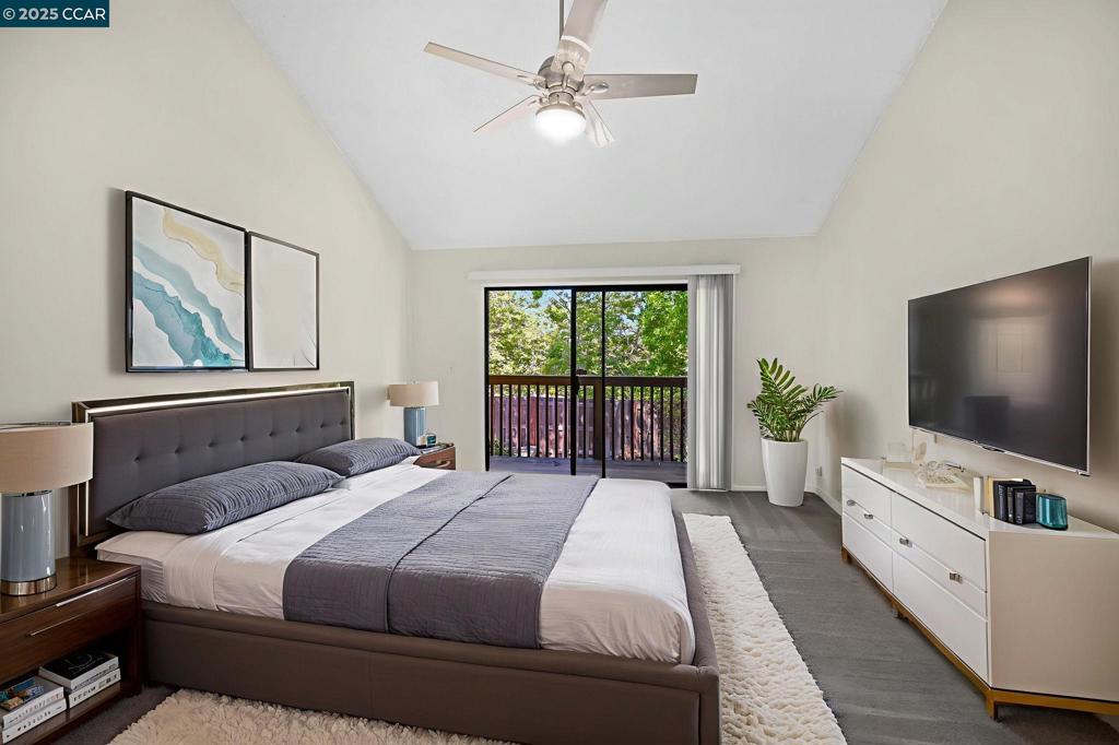 VICTORIA CROSSNG - Residential