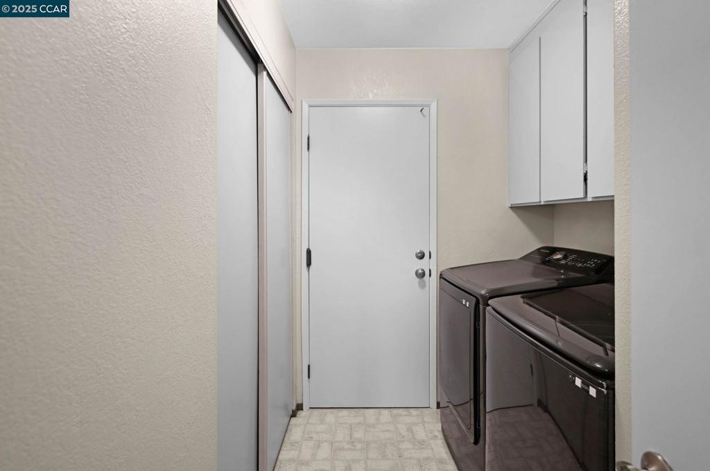 VICTORIA CROSSNG - Residential