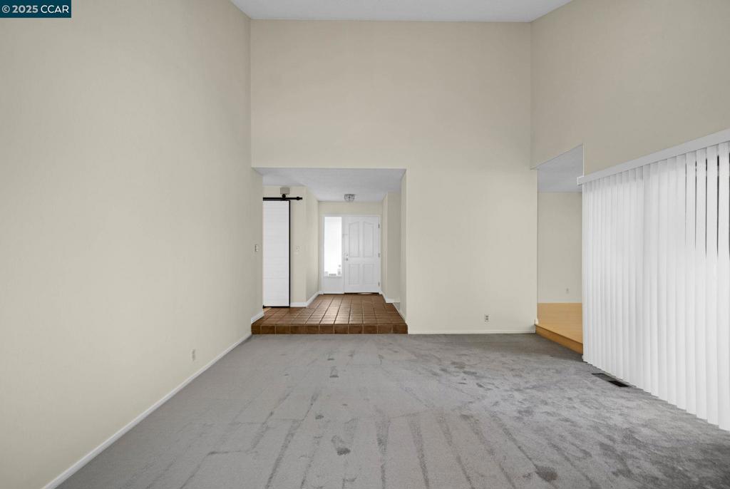 VICTORIA CROSSNG - Residential