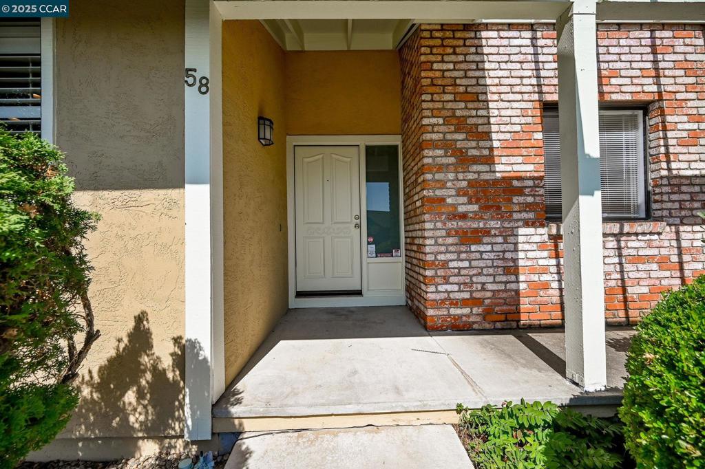 VICTORIA CROSSNG - Residential