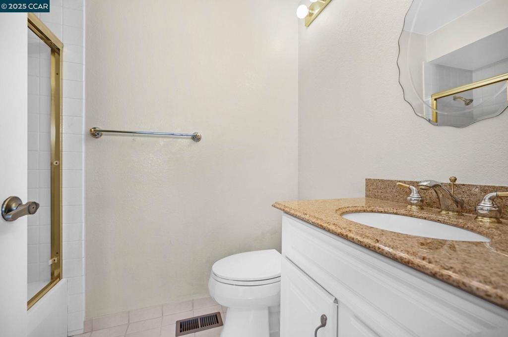 VICTORIA CROSSNG - Residential