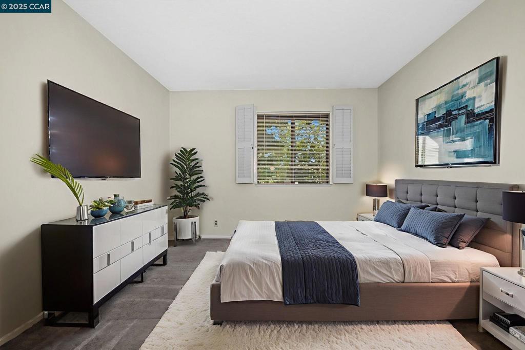 VICTORIA CROSSNG - Residential