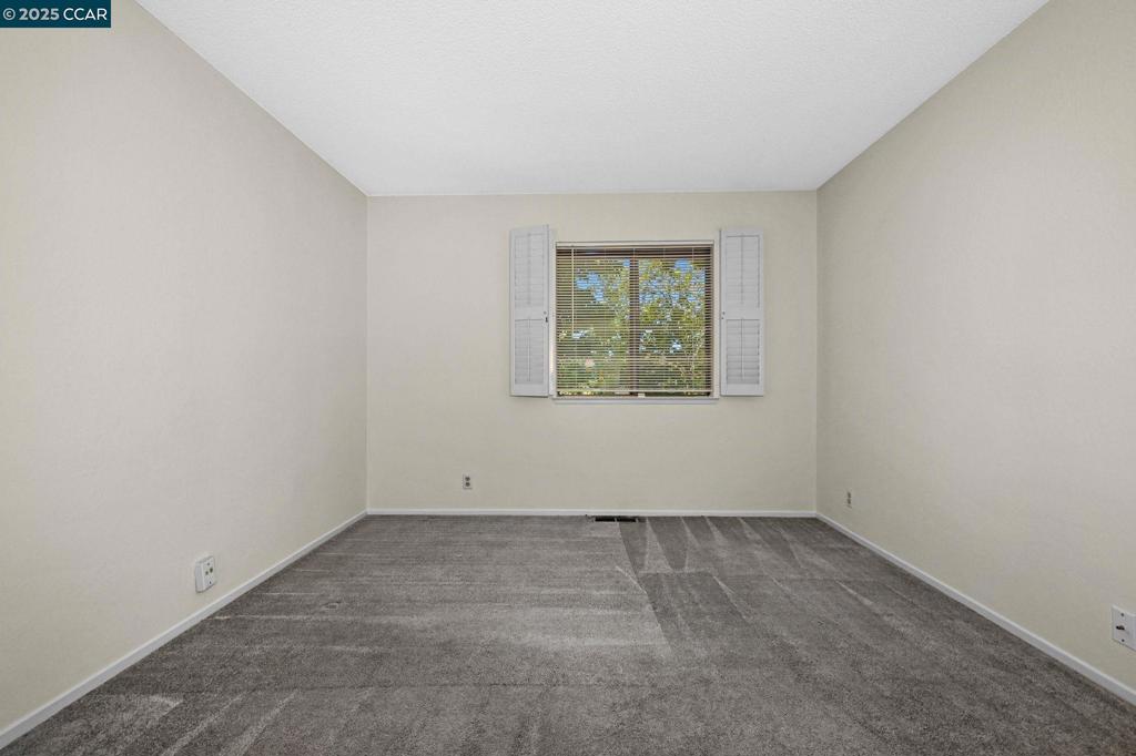 VICTORIA CROSSNG - Residential