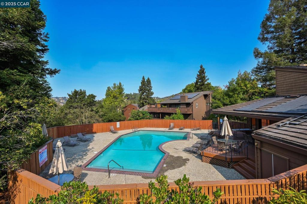 VICTORIA CROSSNG - Residential