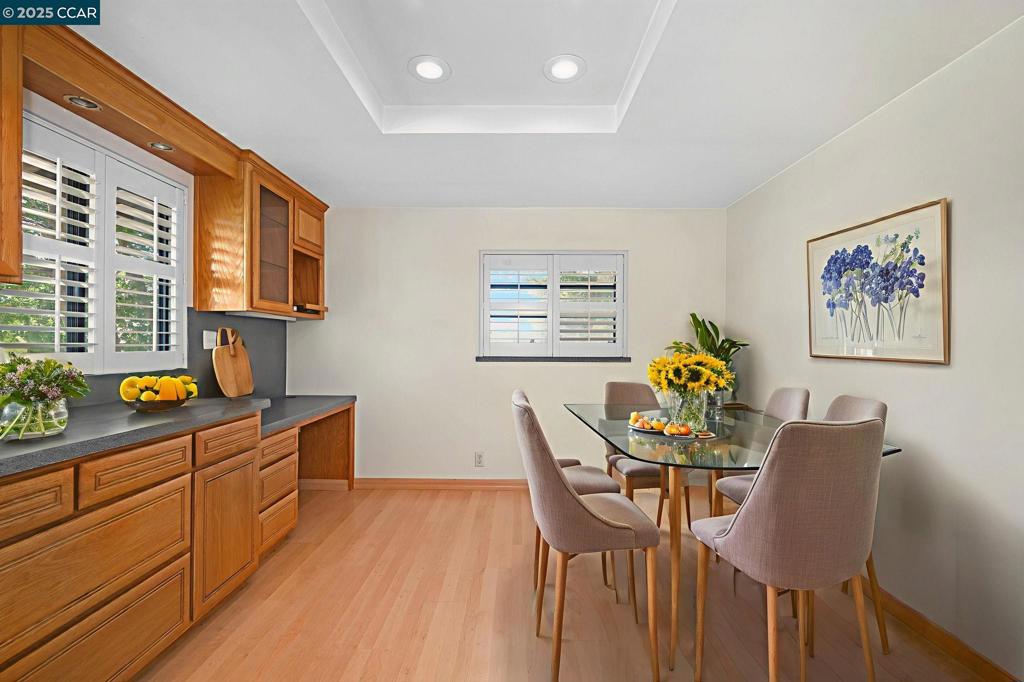 VICTORIA CROSSNG - Residential