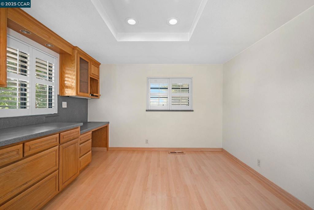 VICTORIA CROSSNG - Residential