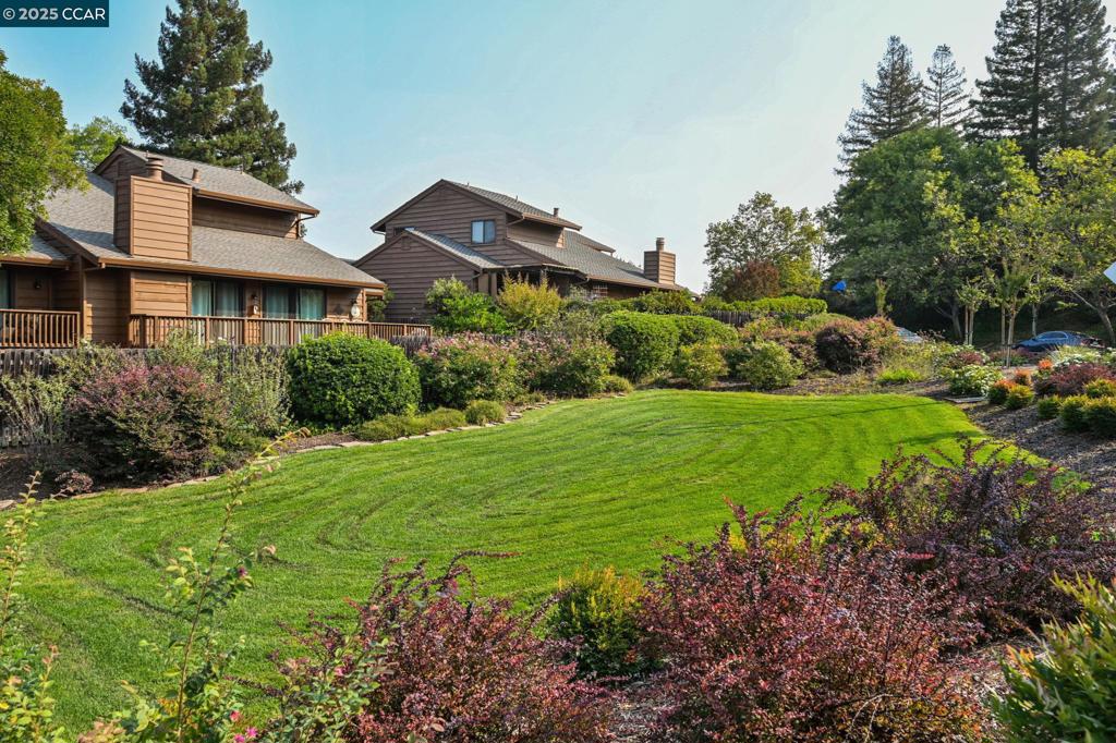 VICTORIA CROSSNG - Residential