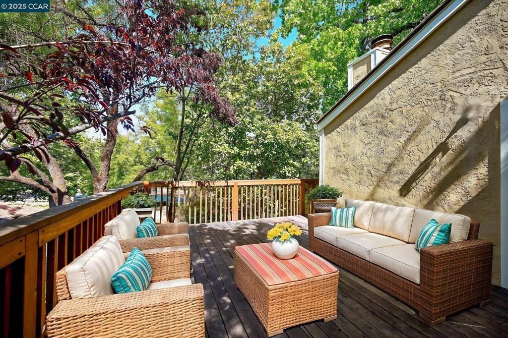 VICTORIA CROSSNG - Residential