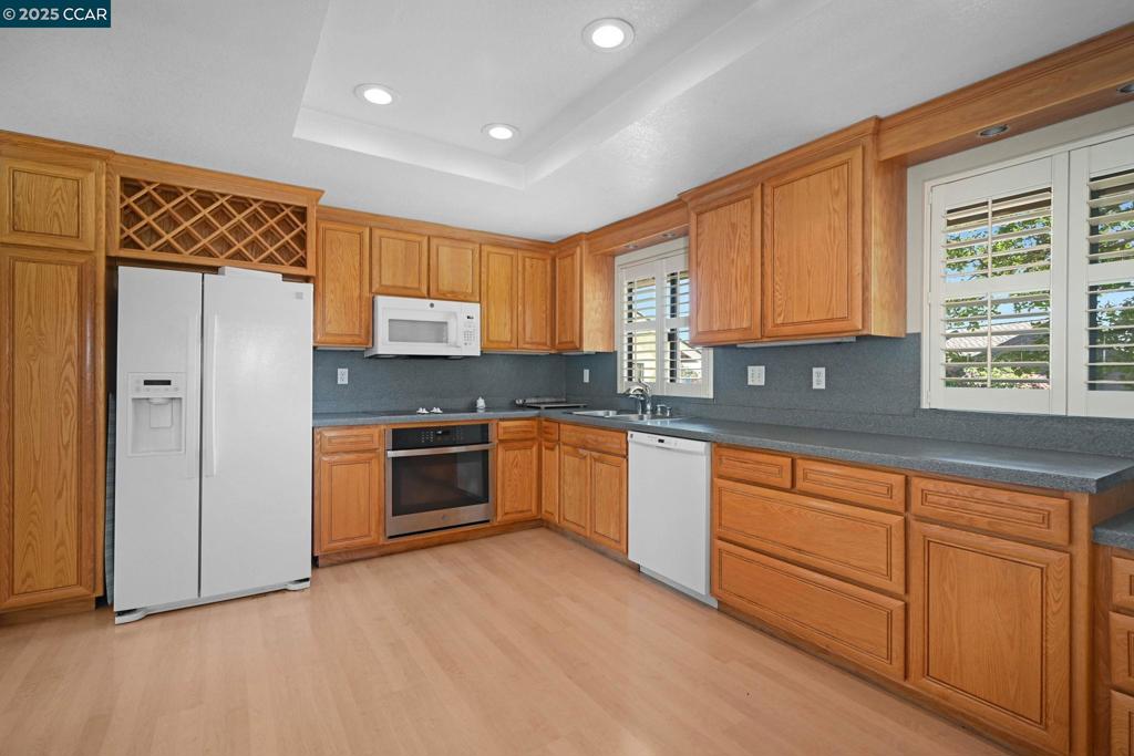 VICTORIA CROSSNG - Residential