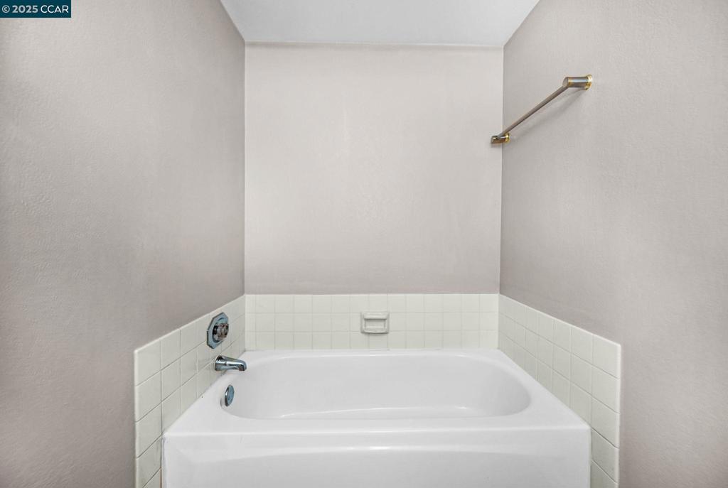 VICTORIA CROSSNG - Residential