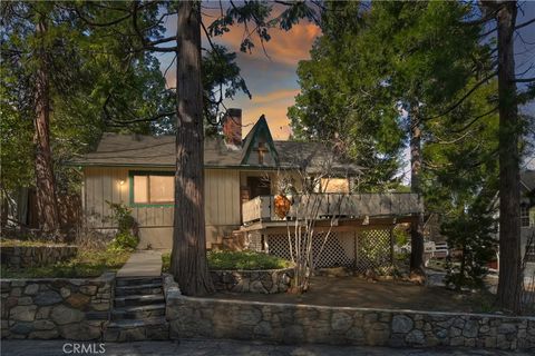 Photo of 292 Heliotrope Drive, Lake Arrowhead, CA 92352 (MLS # IG25150556)