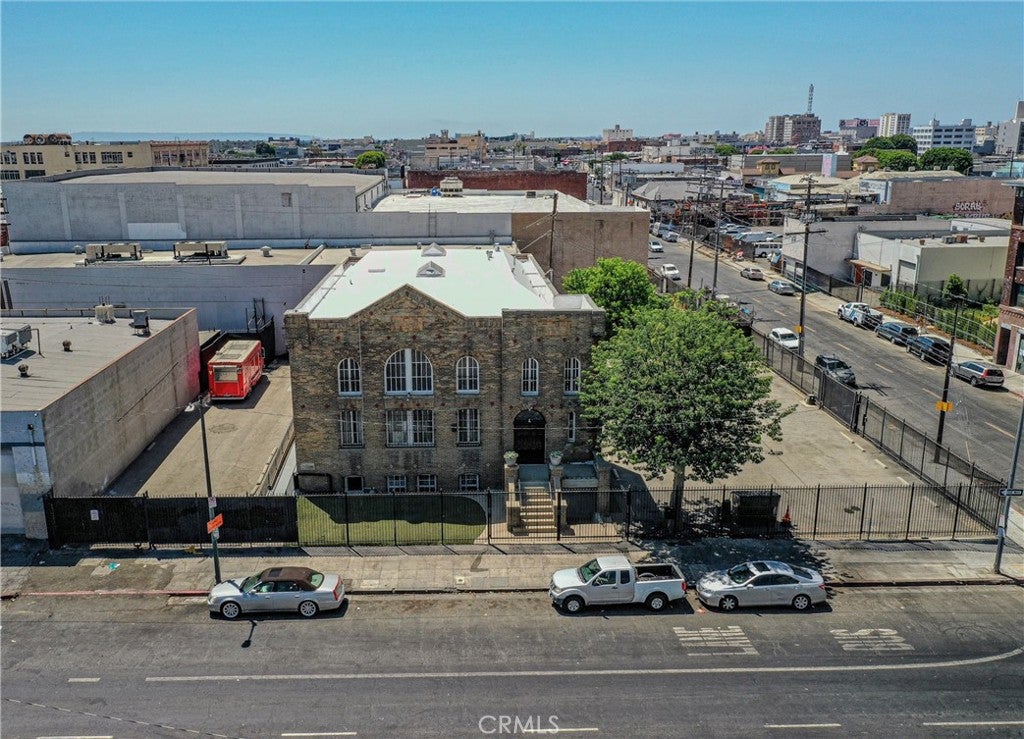 606 E 6th Street