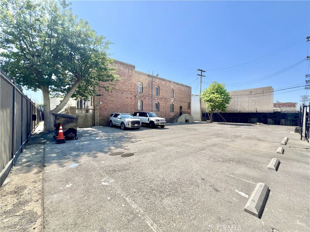 606 E 6th Street