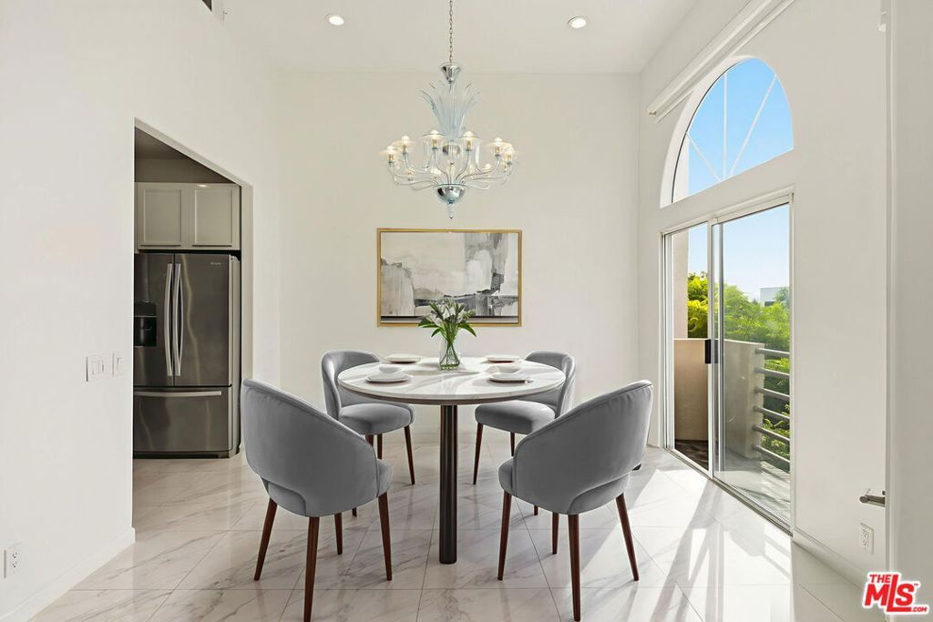 Photo of 840 N Croft Avenue #301, Los Angeles, CA 90069 (MLS # 25583037)