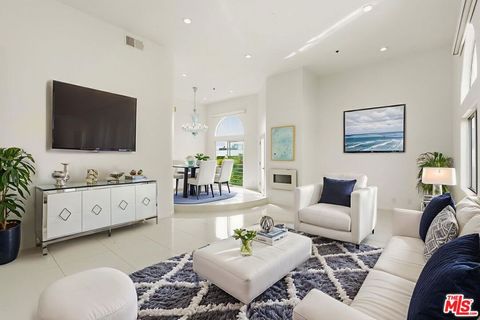 Photo of 840 N Croft Avenue #301, Los Angeles, CA 90069 (MLS # 25583037) Photo of 840 N Croft Avenue #301, Los Angeles, CA 90069 (MLS # 25583037)