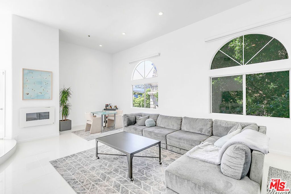 Photo of 840 N Croft Avenue #301, Los Angeles, CA 90069 (MLS # 25583037)