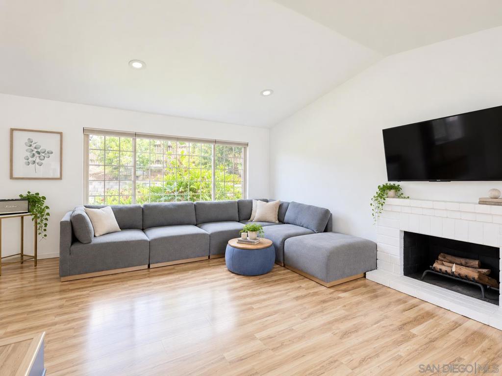 6590 High Knoll