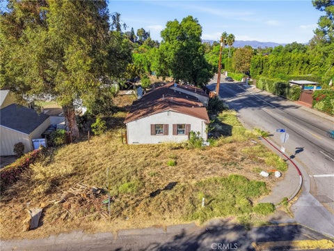 Photo of 23201 Califa Street, Woodland Hills, CA 91367 (MLS # SR26228010)