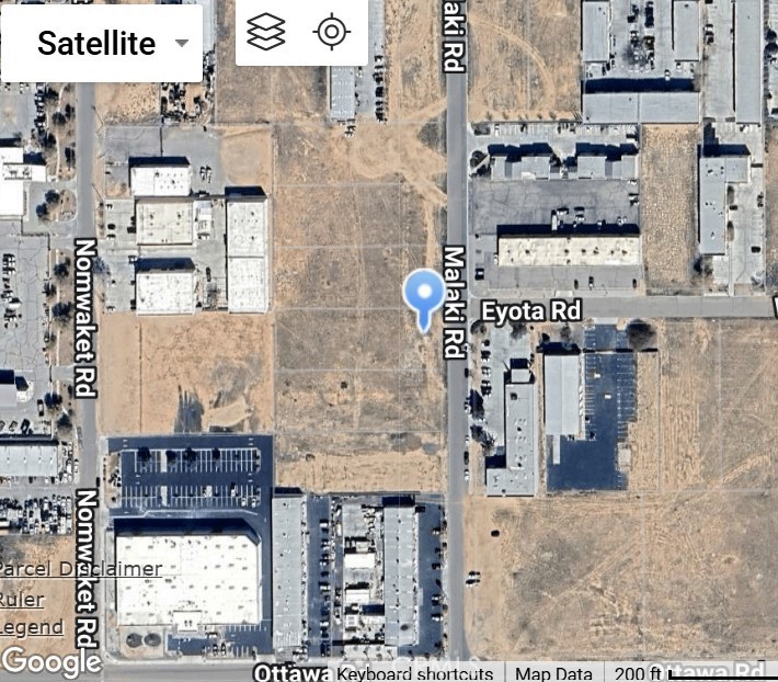 Main image without alt text