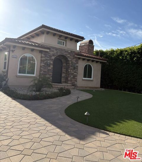 Photo of 5310 Leghorn Avenue, Sherman Oaks, CA 91401 (MLS # 26755155)