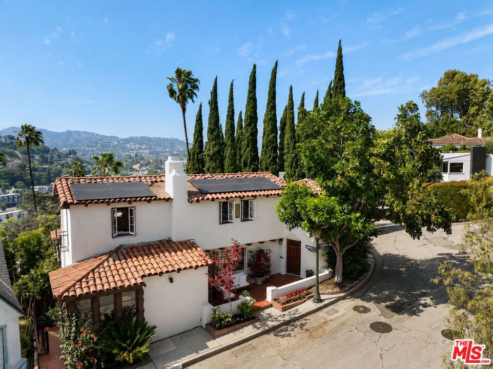3101 Fernwood Avenue