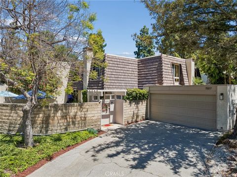 Photo of 1507 Redwood Circle, Thousand Oaks, CA 91360 (MLS # SR26099395)