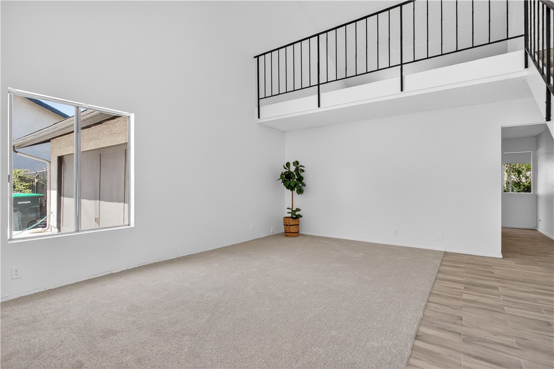 284 N Renee